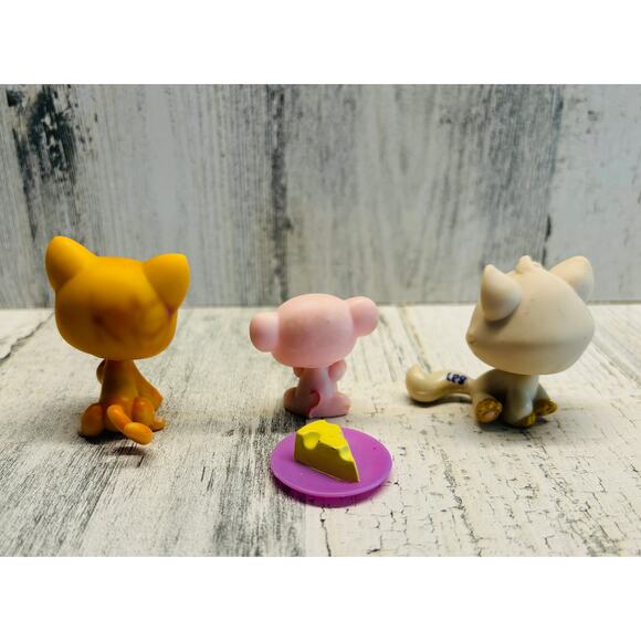 Littlest Pet Shop LPS cats and pink mouse and Accessory - Picture 2 of 3